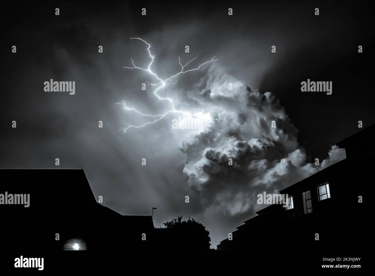 Cloud to ground discharge hi-res stock photography and images - Alamy