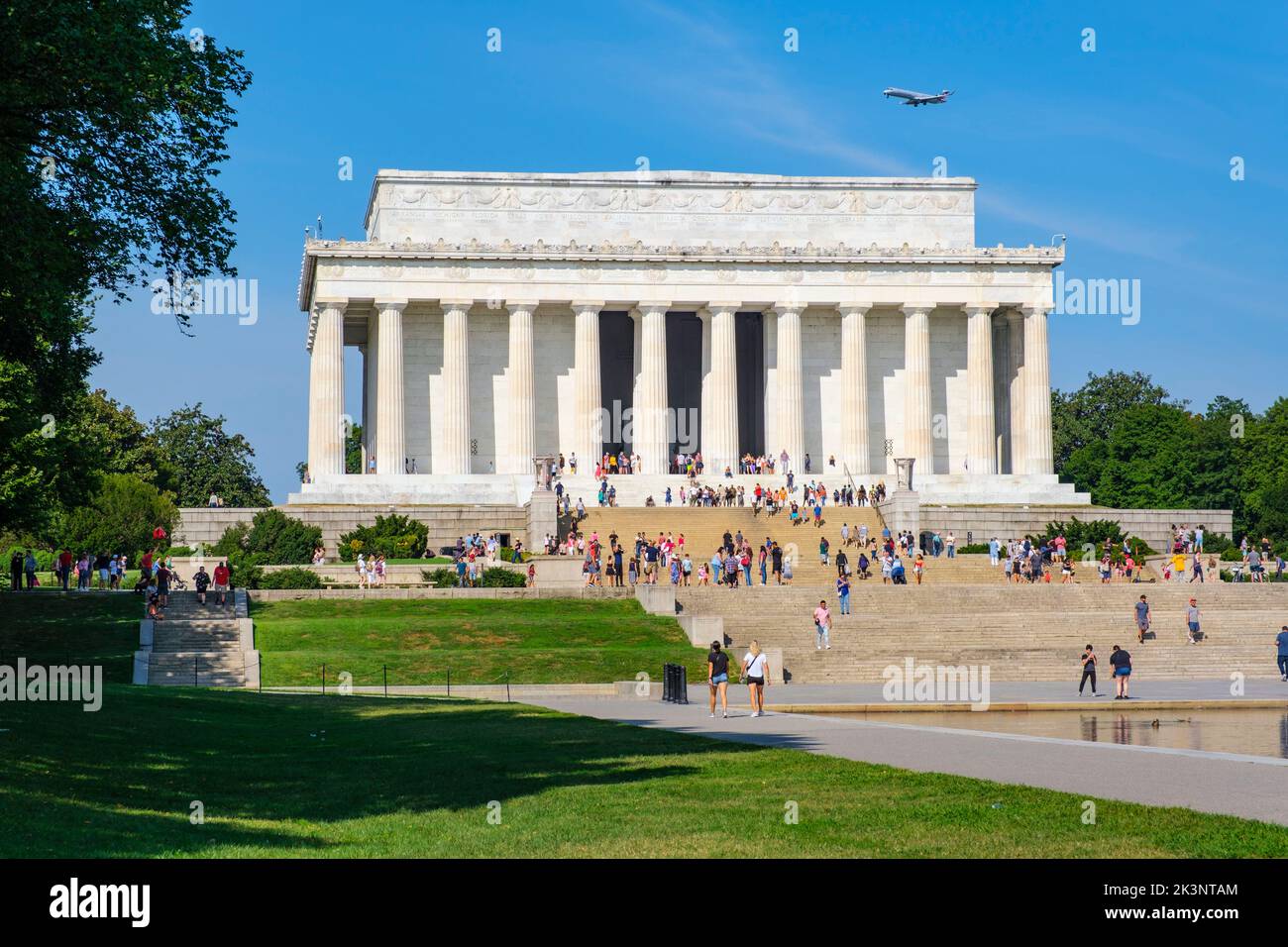 Lincoln Memorial, Washington, DC, USA. Airplane Approaching Reagan National Airport. Stock Photo