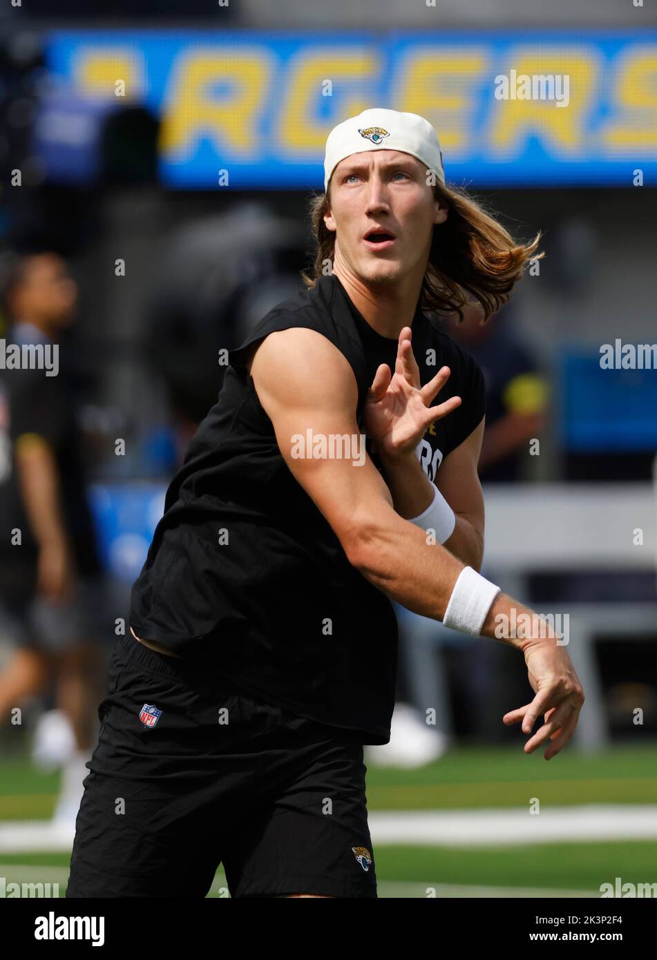 Inglewood, California, USA. 25th Sep, 2022. Jacksonville Jaguars quarterback Trevor Lawrence (16) throws a pass during the NFL football game between the Los Angeles Chargers and the Jacksonville Jaguars at SoFi Stadium in Inglewood, California. Mandatory Photo Credit : Charles Baus/CSM/Alamy Live News Stock Photo