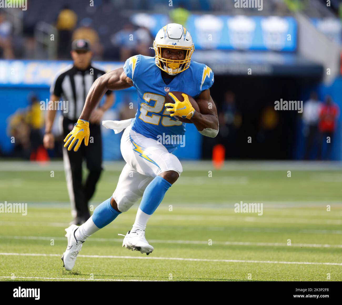 Inglewood, California, USA. 25th Sep, 2022. Los Angeles Chargers running back Joshua Kelley (25) carries the ball during the NFL football game between the Los Angeles Chargers and the Jacksonville Jaguars at SoFi Stadium in Inglewood, California. Mandatory Photo Credit : Charles Baus/CSM/Alamy Live News Stock Photo