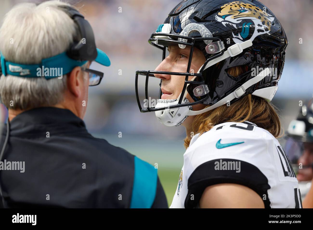 December 18, 2022: Jacksonville Jaguars quarterback TREVOR LAWRENCE (16)  hands off the ball to Jacksonville Jaguars running back TRAVIS ETIENNE JR.  (1) during the Jacksonville Jaguars vs Dallas Cowboys NFL game at