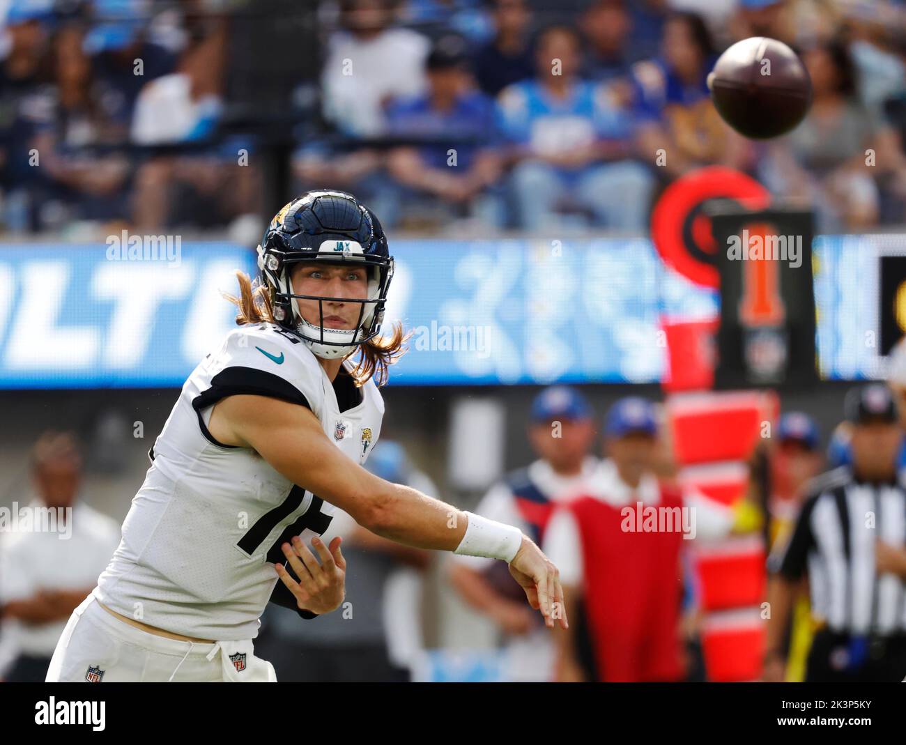 Inglewood, California, USA. 25th Sep, 2022. Jacksonville Jaguars quarterback Trevor Lawrence (16) throws a pass during the NFL football game between the Los Angeles Chargers and the Jacksonville Jaguars at SoFi Stadium in Inglewood, California. Mandatory Photo Credit : Charles Baus/CSM/Alamy Live News Stock Photo