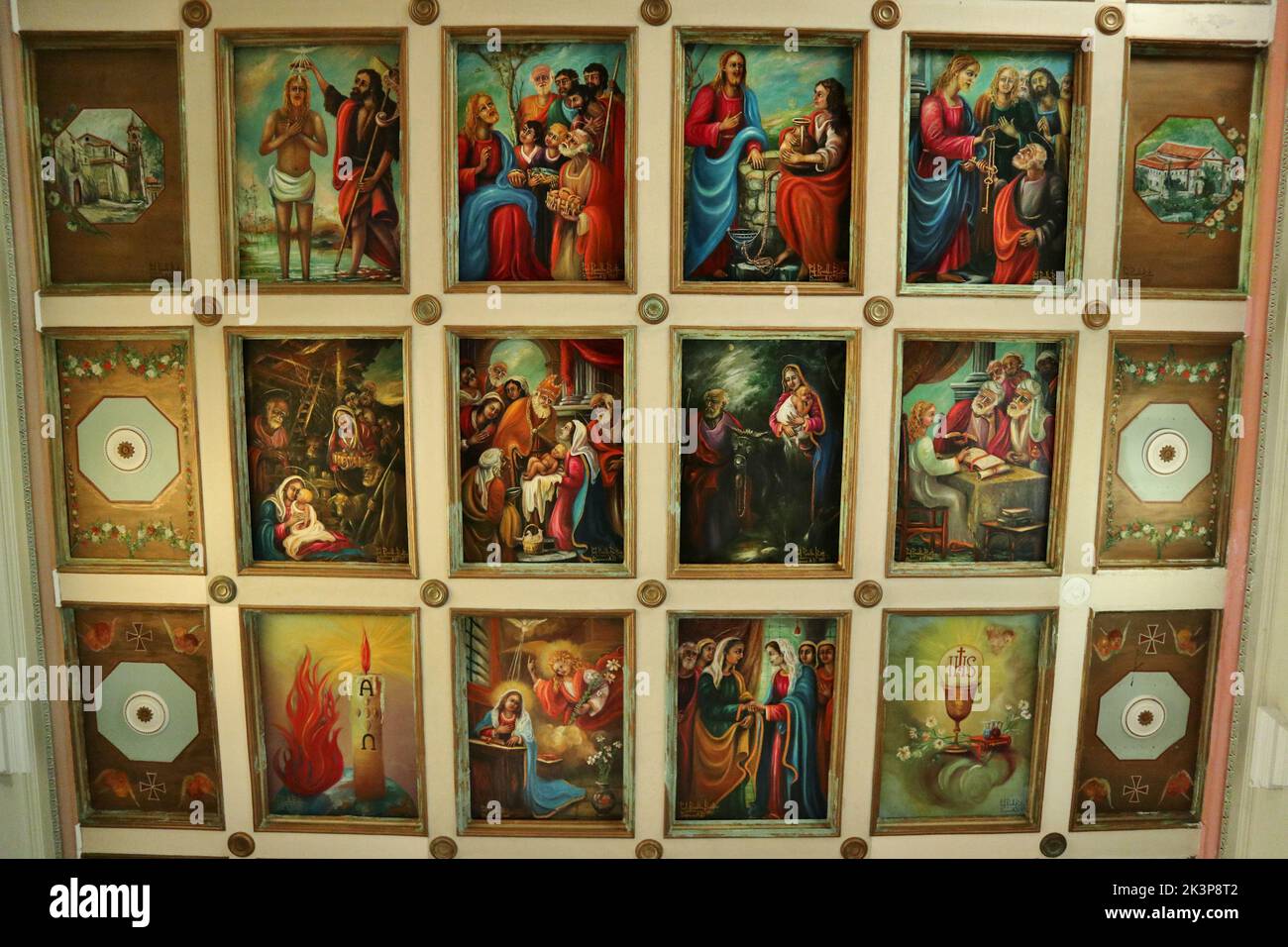 Camerota - Particolare dei dipinti del soffitto della Chiesa di Santa Maria delle Grazie Stock Photo