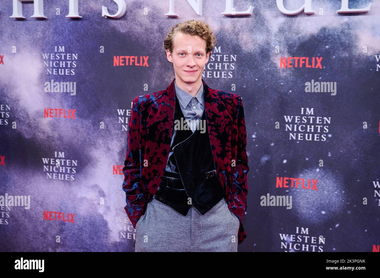 Berlin, Germany. 27th Sep, 2022. Leading actor Felix Kammerer is coming to the premiere of the