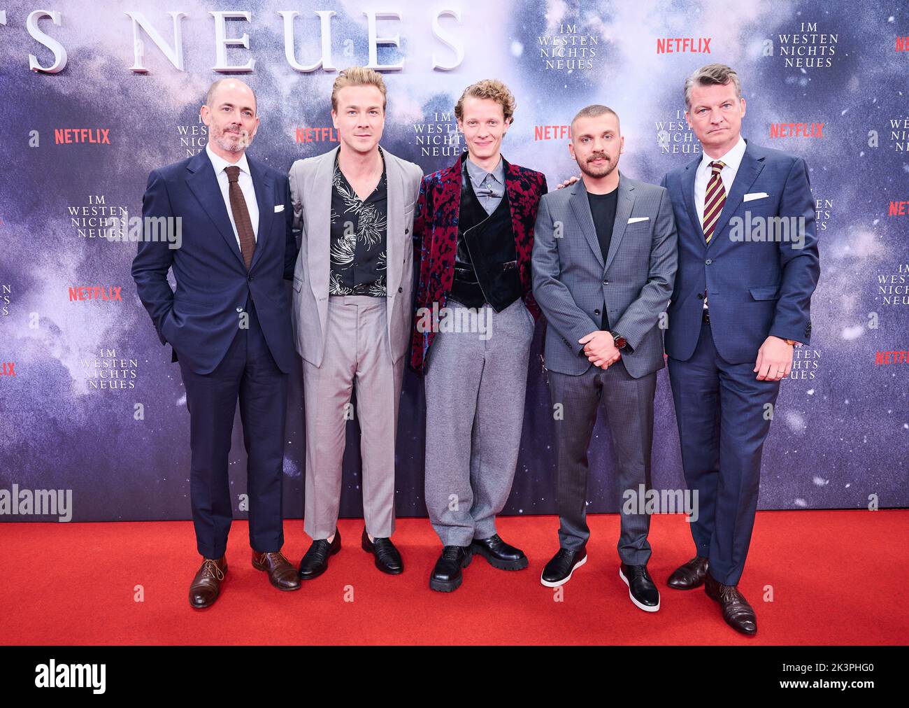 Berlin, Germany. 27th Sep, 2022. Edward Berger (l-r), film director, actors Albrecht Schuch, Felix Kammerer, Edin Hasanovic and Malte Grunert, film producer, arrive at Kino International for the premiere of their film Im Westen nichts Neues'. the German premiere of the war drama hits theaters on Sept. 29, and can then be seen on Netflix starting Oct. 28, 2022. Credit: Annette Riedl/dpa/Alamy Live News Stock Photo