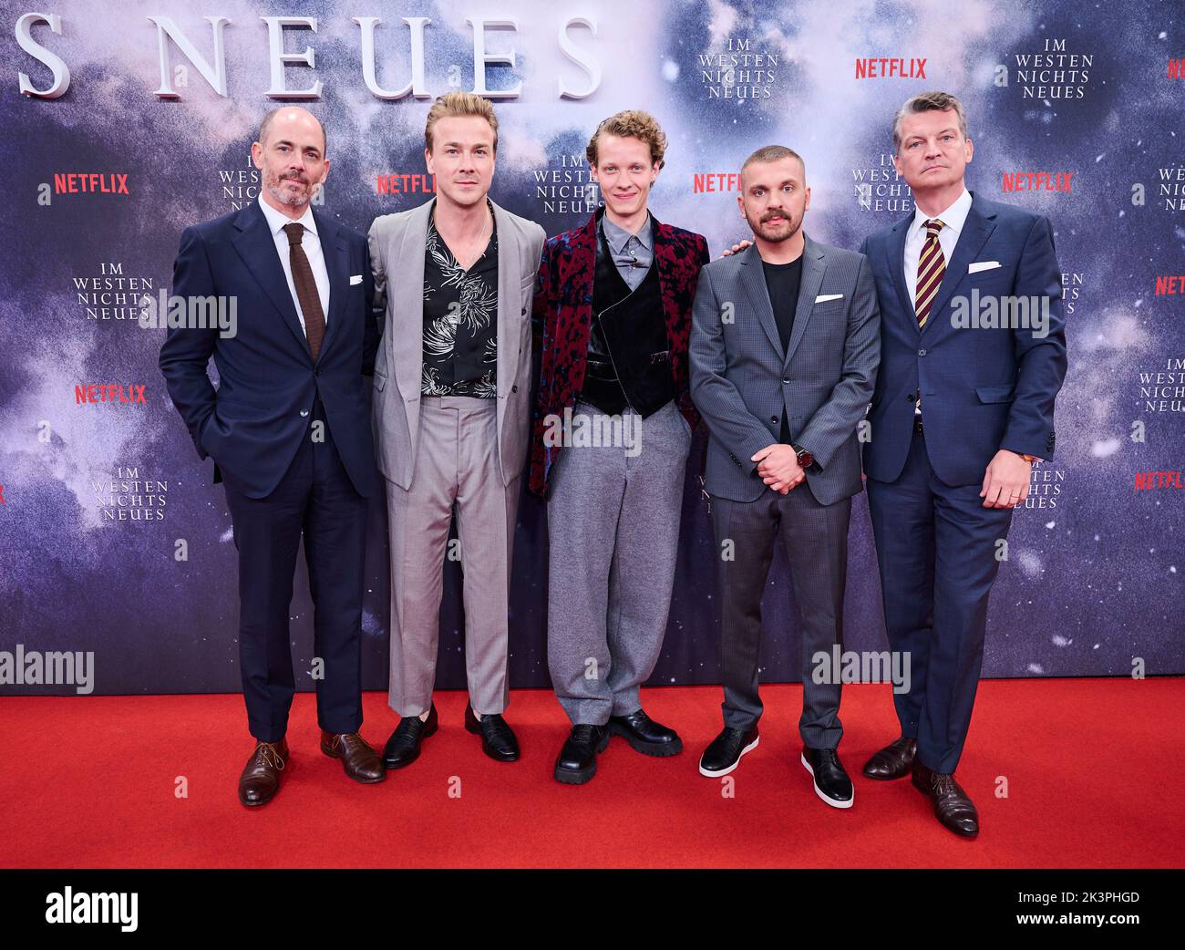 Berlin, Germany. 27th Sep, 2022. Edward Berger (l-r), film director, actors Albrecht Schuch, Felix Kammerer, Edin Hasanovic and Malte Grunert, film producer, arrive at Kino International for the premiere of their film Im Westen nichts Neues'. the German premiere of the war drama hits theaters on Sept. 29, and can then be seen on Netflix starting Oct. 28, 2022. Credit: Annette Riedl/dpa/Alamy Live News Stock Photo