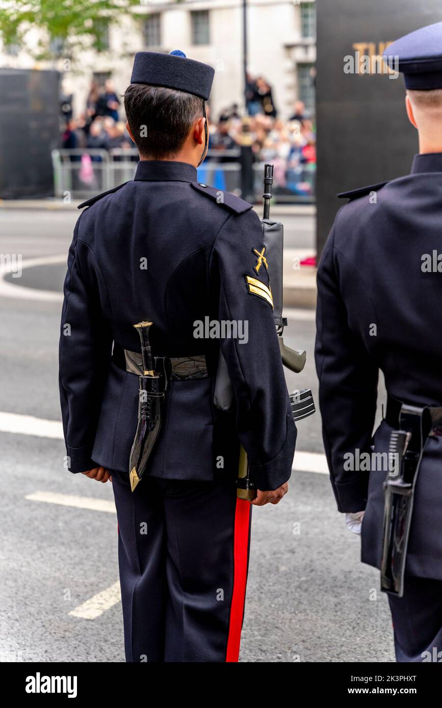 British Army Soldiers Stand Guard Along The Queen Elizabeth II Funeral Procession Route, Whitehall, London, UK. Stock Photo