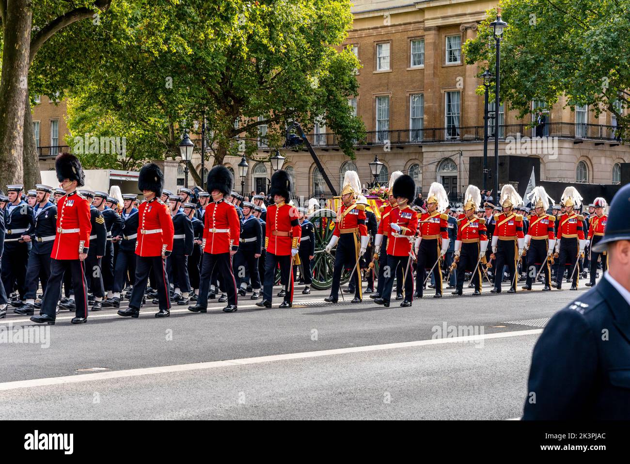 Naval Ratings Pull The State Gun Carriage and Coffin As Part Of The Funeral Procession Of Queen Elizabeth II, Whitehall, London, UK Stock Photo