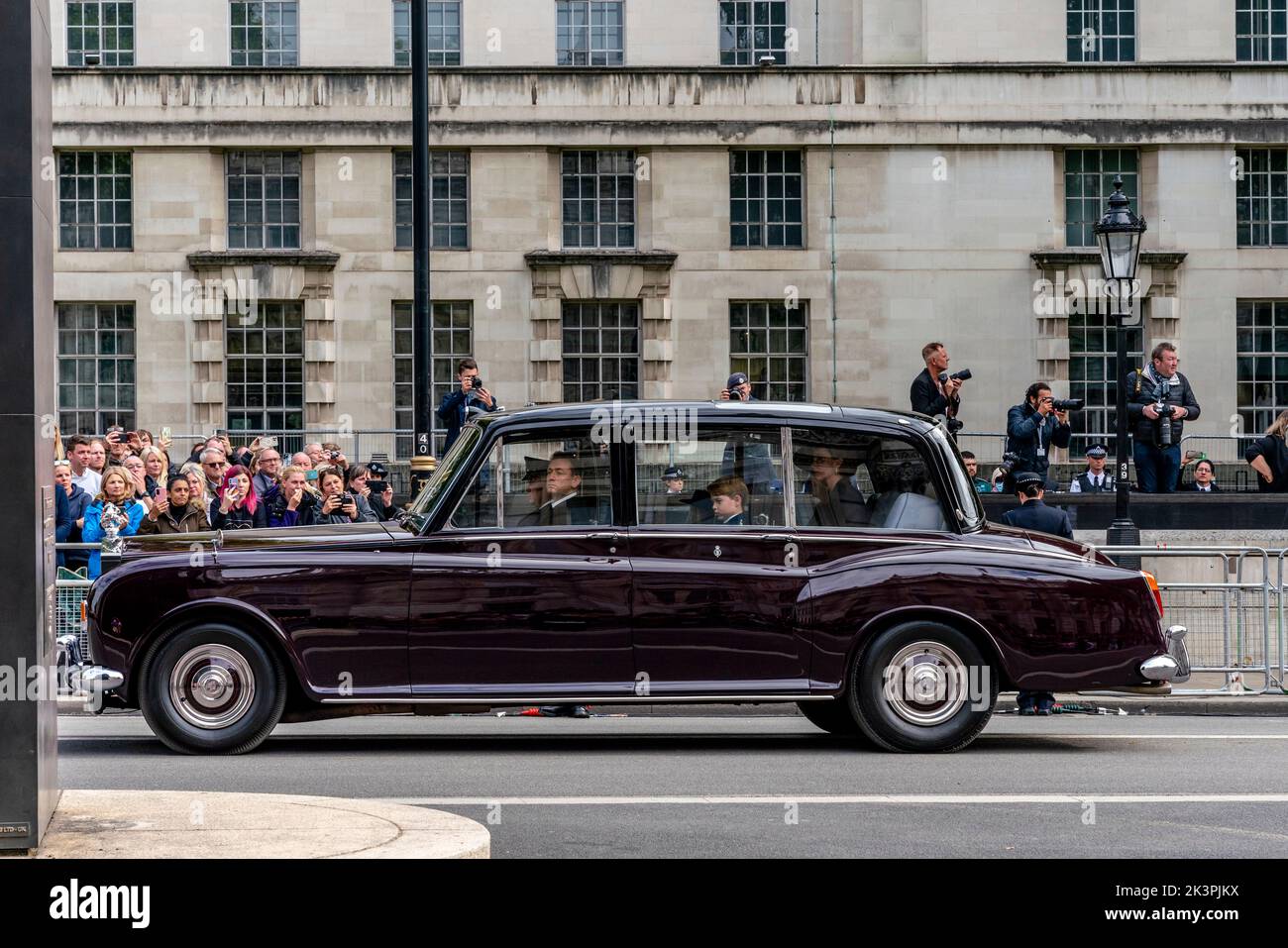 The Royal Car With The Princess of Wales and Prince George Follows The Coffin Of Queen Elizabeth II, The Funeral Procession, Whitehall, London. Stock Photo