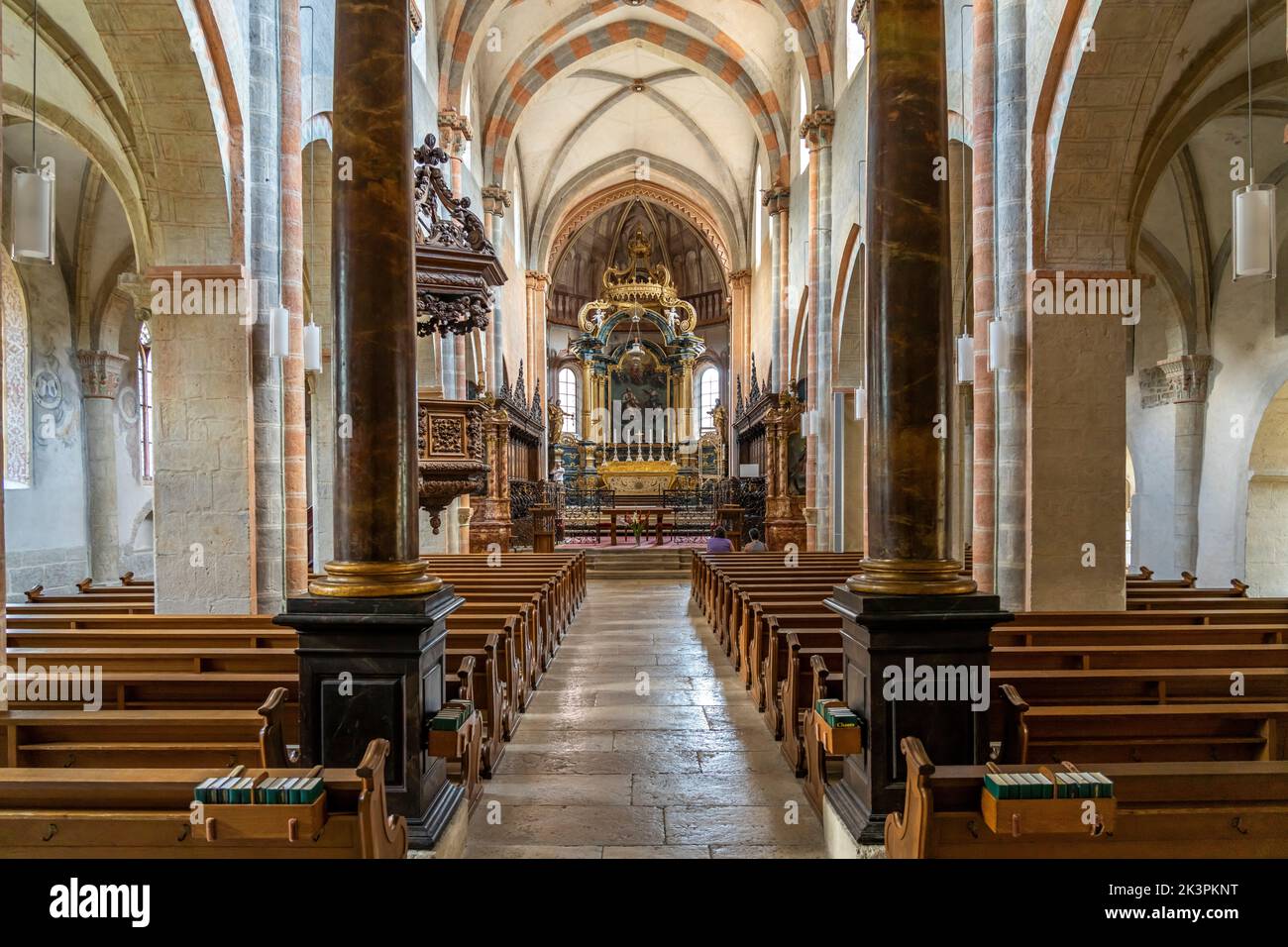 Innenraum der Stiftskirche in Saint-Ursanne, Schweiz, Europa |  The collegiate church interior,  Saint-Ursanne, Switzerland, Europe Stock Photo