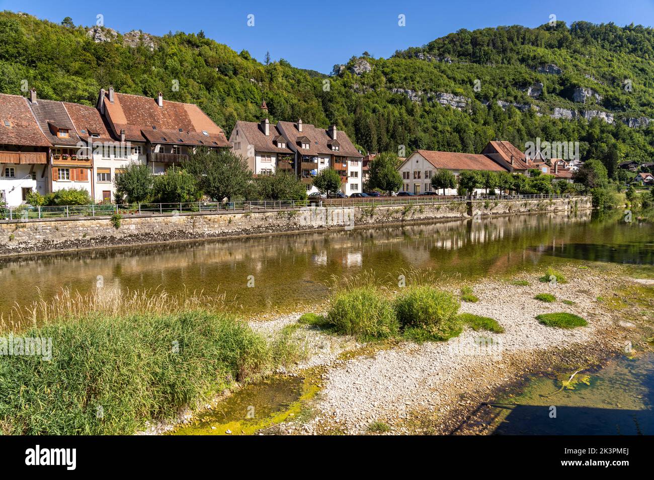 Die historische Altstadt von Saint-Ursanne und der Fluss Doubs, Schweiz, Europa |   The historic old town of Saint-Ursanne and the Doubs river, Switze Stock Photo
