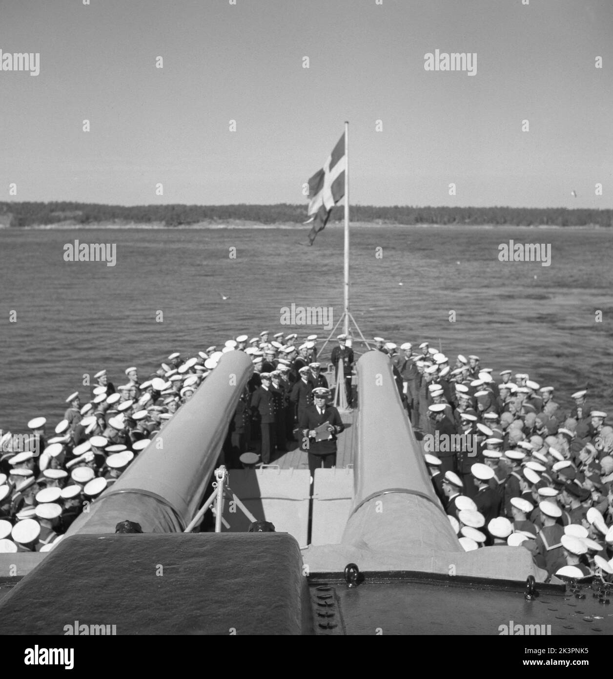 During World war II. The war ship Sverige during navy exercises at sea. The crew is gathered on deck with the captain of the ship in the middle. Sweden june 1940. Kristoffersson ref 141 Stock Photo