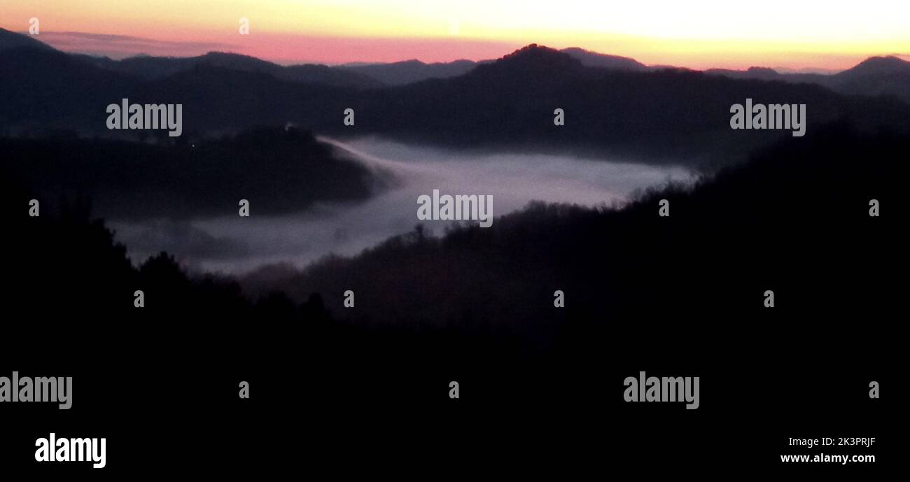 Urbino mountain panorama hi-res stock photography and images - Alamy