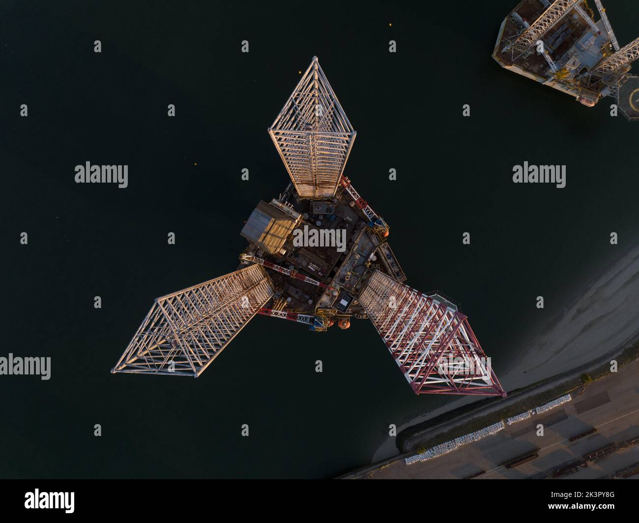 Offshore floating installation sea platform petroleum gas seabed ocean ...