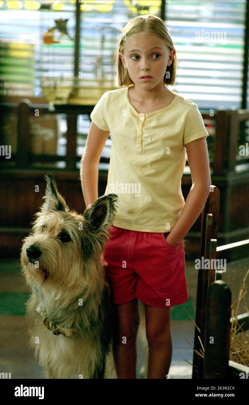 Annasophia Robb Film: Because Of Winn-Dixie (USA 2005) Characters: Opal  / Literaturverfilmung (Based On The Book By Kate Dicamillo) Director: Wayne Wang 26 January 2005   **WARNING** This Photograph is for editorial use only and is the copyright of 20ZH CENTURY FOX and/or the Photographer assigned by the Film or Production Company and can only be reproduced by publications in conjunction with the promotion of the above Film. A Mandatory Credit To 20ZH CENTURY FOX is required. The Photographer should also be credited when known. No commercial use can be granted without written authority from t Stock Photo