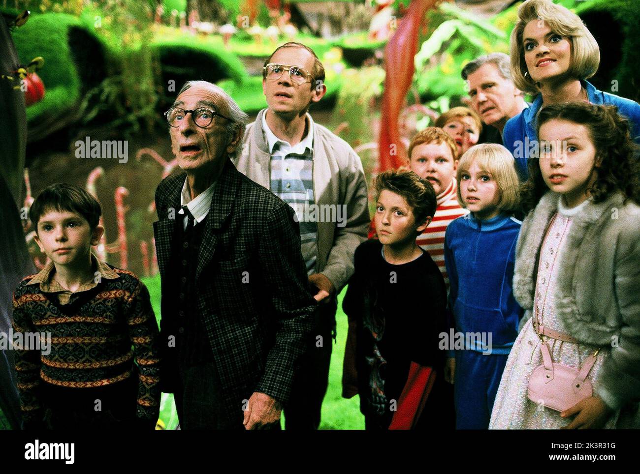 Freddie Highmore, David Kelly, Adam Godley, Jordan Fry, Philip Wiegratz, Franziska Troegner, Annasophia Robb, James Fox, Missi Pyle & Julia Winter Film: Charlie And The Chocolate Factory (USA/UK/AUS 2005) Characters: Charlie Bucket,Grandpa Joe,Mr. Teavee,Mike Teavee,Augustus Gloop,Mrs. Gloop,Violet Beauregarde,Mr. Salt,Mrs. Beauregarde & Veruca Salt  Director: Tim Burton 10 July 2005   **WARNING** This Photograph is for editorial use only and is the copyright of WARNER BROS. and/or the Photographer assigned by the Film or Production Company and can only be reproduced by publications in conjunc Stock Photo