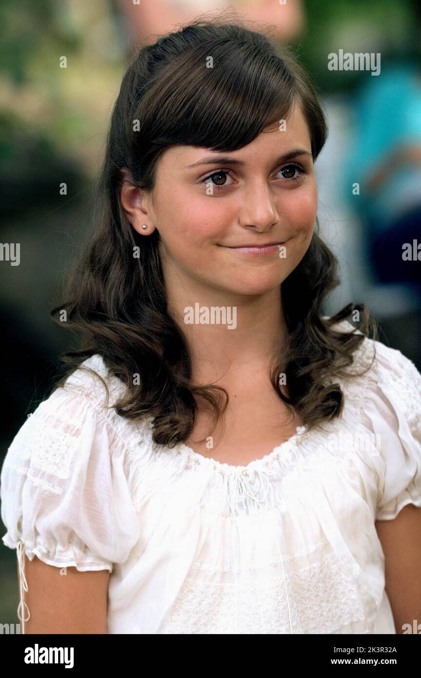 Alyson Stoner Film: Cheaper By The Dozen 2 (2005) Characters: Sarah Baker  Director: Adam Shankman 21 December 2005   **WARNING** This Photograph is for editorial use only and is the copyright of 20 CENTURY FOX and/or the Photographer assigned by the Film or Production Company and can only be reproduced by publications in conjunction with the promotion of the above Film. A Mandatory Credit To 20 CENTURY FOX is required. The Photographer should also be credited when known. No commercial use can be granted without written authority from the Film Company. Stock Photo