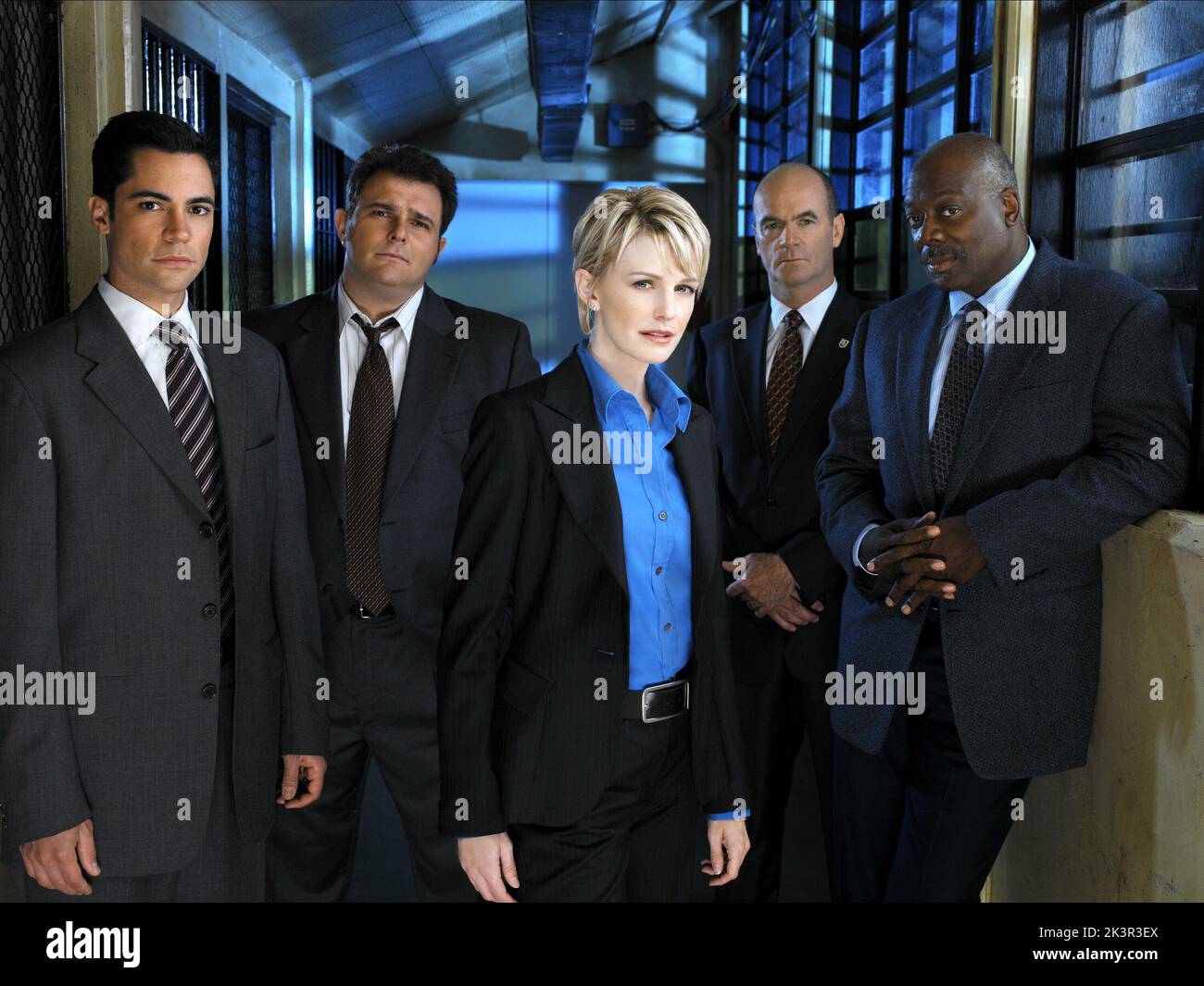 Danny Pino, Jeremy Ratchford, Kathryn Morris, John Finn & Thom Barry Television: Cold Case : Season 3 (2005) Characters: Scotty Valens, Nick Vera, Lilly Rush, John Stillman, Will Jeffries  25 September 2005   **WARNING** This Photograph is for editorial use only and is the copyright of CBS TELEVISION and/or the Photographer assigned by the Film or Production Company and can only be reproduced by publications in conjunction with the promotion of the above Film. A Mandatory Credit To CBS TELEVISION is required. The Photographer should also be credited when known. No commercial use can be granted Stock Photo