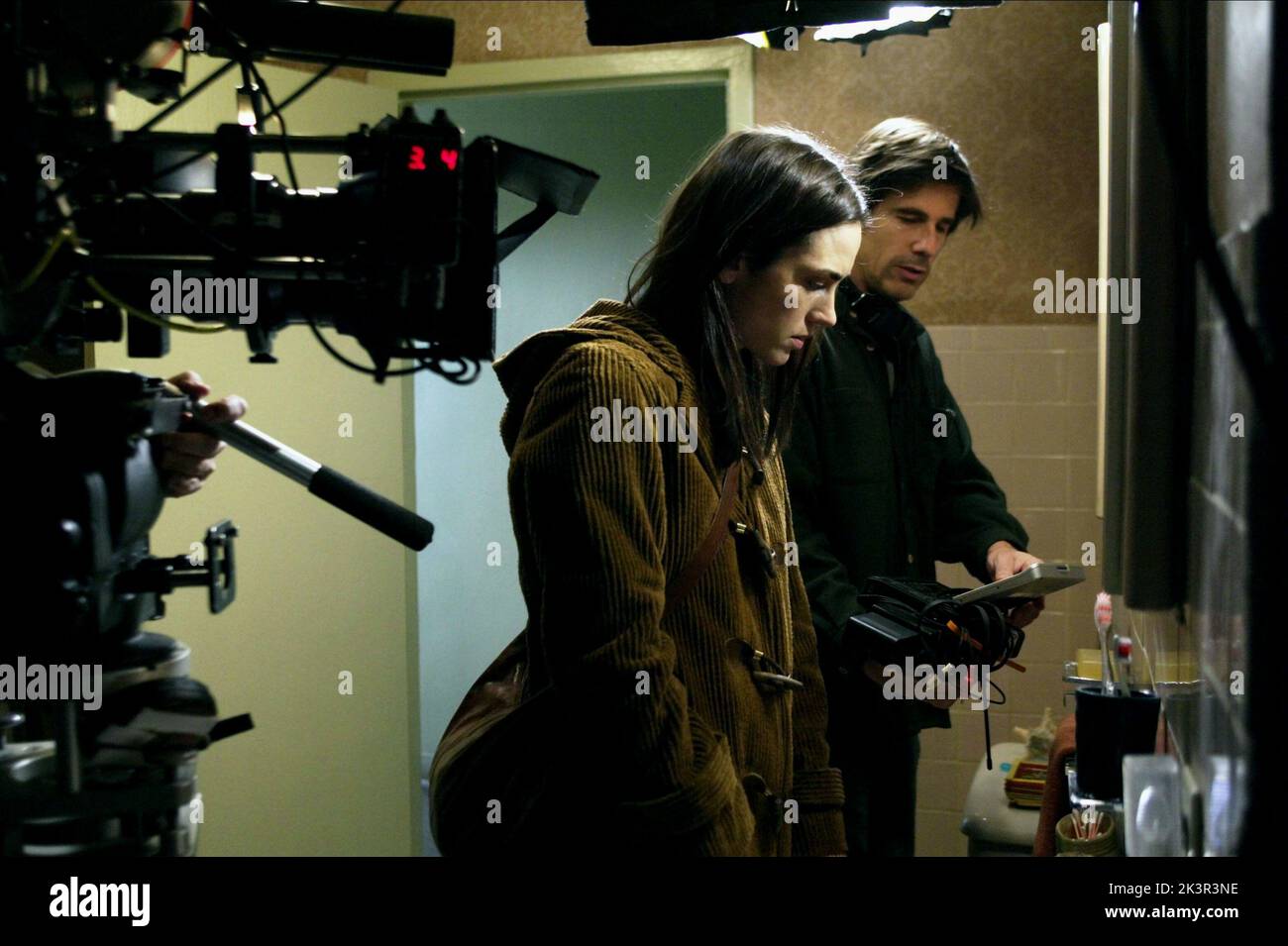 Jennifer Connelly & Walter Salles Film: Dark Water (2005)   Director: Walter Salles 08 July 2005   **WARNING** This Photograph is for editorial use only and is the copyright of BUENA VISTA and/or the Photographer assigned by the Film or Production Company and can only be reproduced by publications in conjunction with the promotion of the above Film. A Mandatory Credit To BUENA VISTA is required. The Photographer should also be credited when known. No commercial use can be granted without written authority from the Film Company. Stock Photo