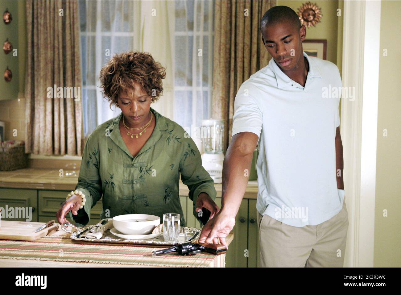 alfre-woodard-mehcad-brooks-television-desperate-housewives-season