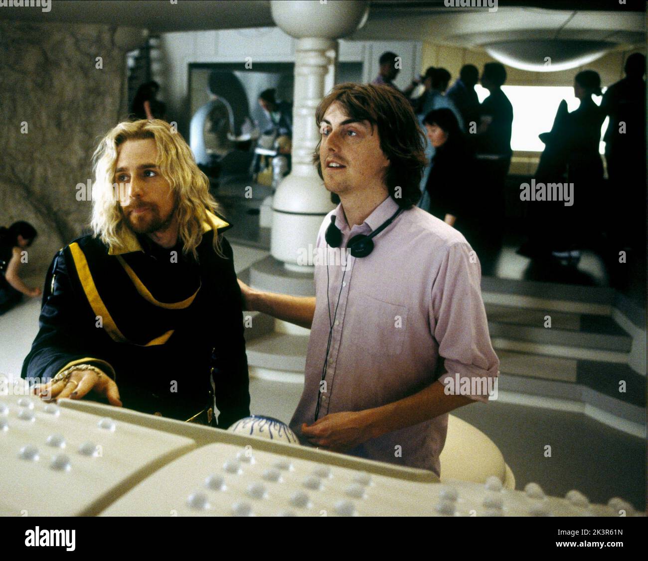 Sam Rockwell & Garth Jennings Film: The Hitchhiker'S Guide To The Galaxy (UK/USA 2005) Characters: Zaphod Beeblebrox & Frankie Mouse  Director: Garth Jennings 20 April 2005   **WARNING** This Photograph is for editorial use only and is the copyright of DISNEYTOUCHSTONE and/or the Photographer assigned by the Film or Production Company and can only be reproduced by publications in conjunction with the promotion of the above Film. A Mandatory Credit To DISNEYTOUCHSTONE is required. The Photographer should also be credited when known. No commercial use can be granted without written authority f Stock Photo