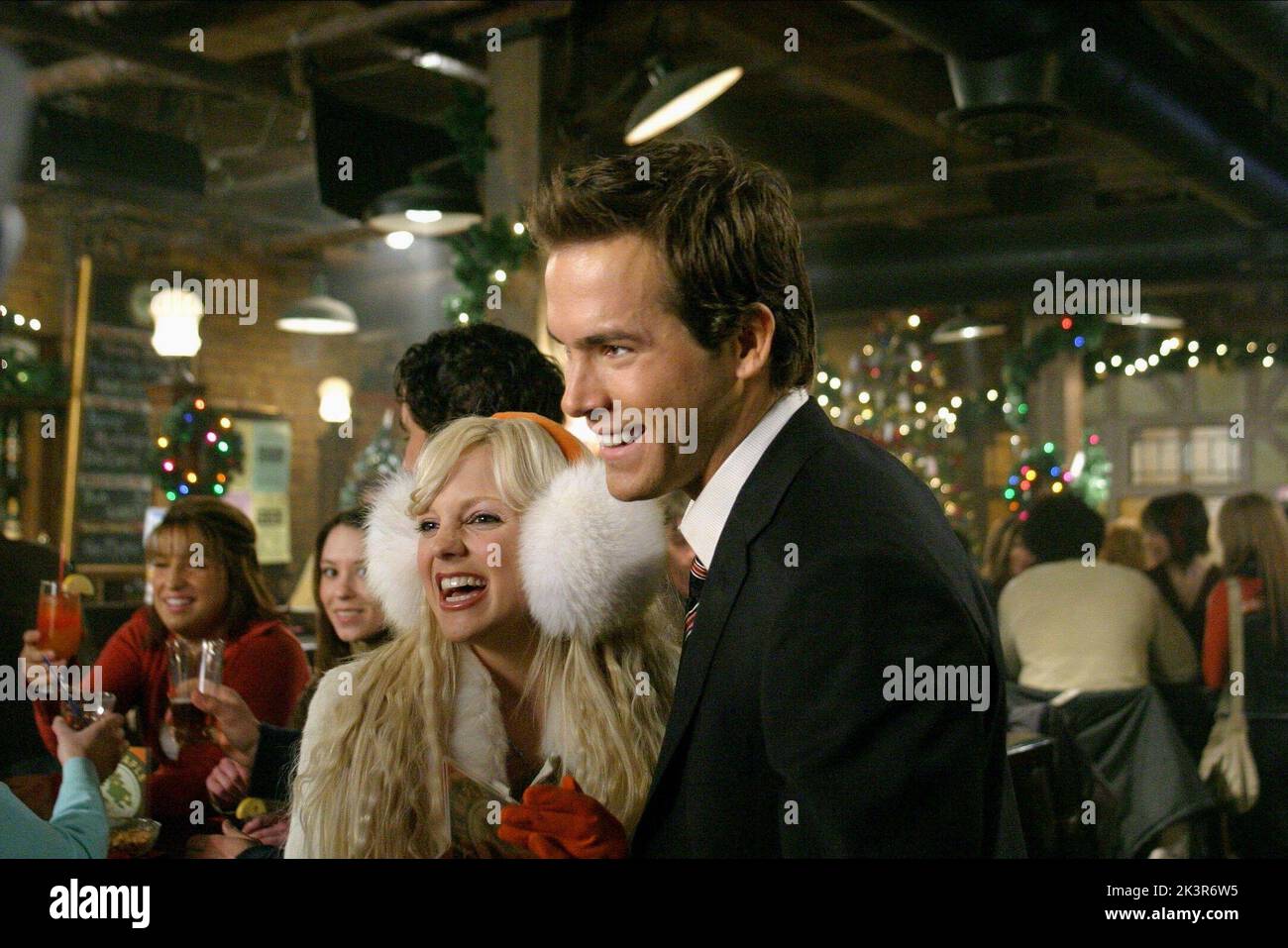 Anna faris ryan reynolds friends hi-res stock photography and images