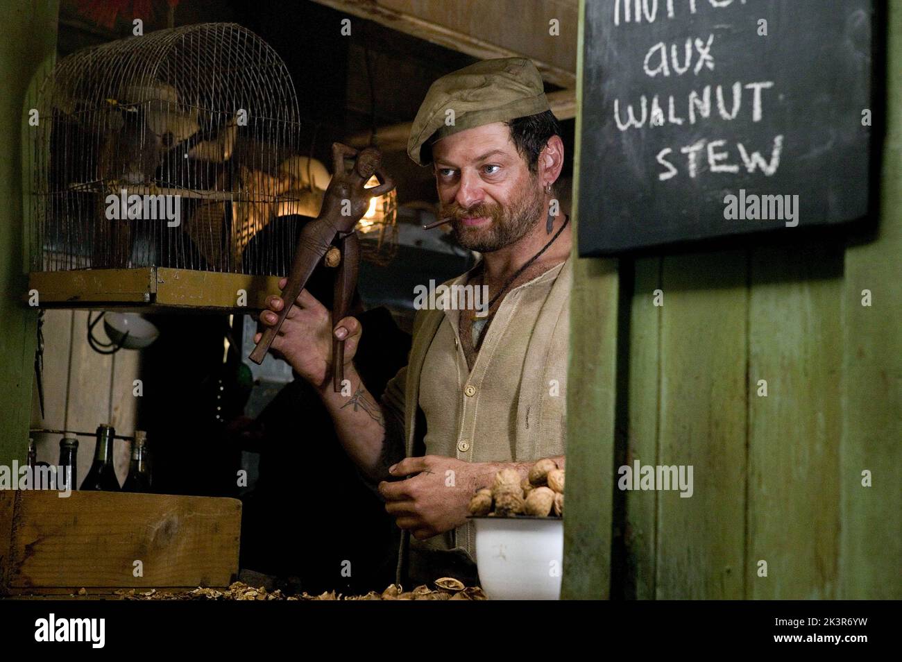 Andy Serkis Film: King Kong (USA/NZ/DE 2005) Characters: Kong  Director: Peter Jackson 05 December 2005   **WARNING** This Photograph is for editorial use only and is the copyright of UNIVERSAL and/or the Photographer assigned by the Film or Production Company and can only be reproduced by publications in conjunction with the promotion of the above Film. A Mandatory Credit To UNIVERSAL is required. The Photographer should also be credited when known. No commercial use can be granted without written authority from the Film Company. Stock Photo
