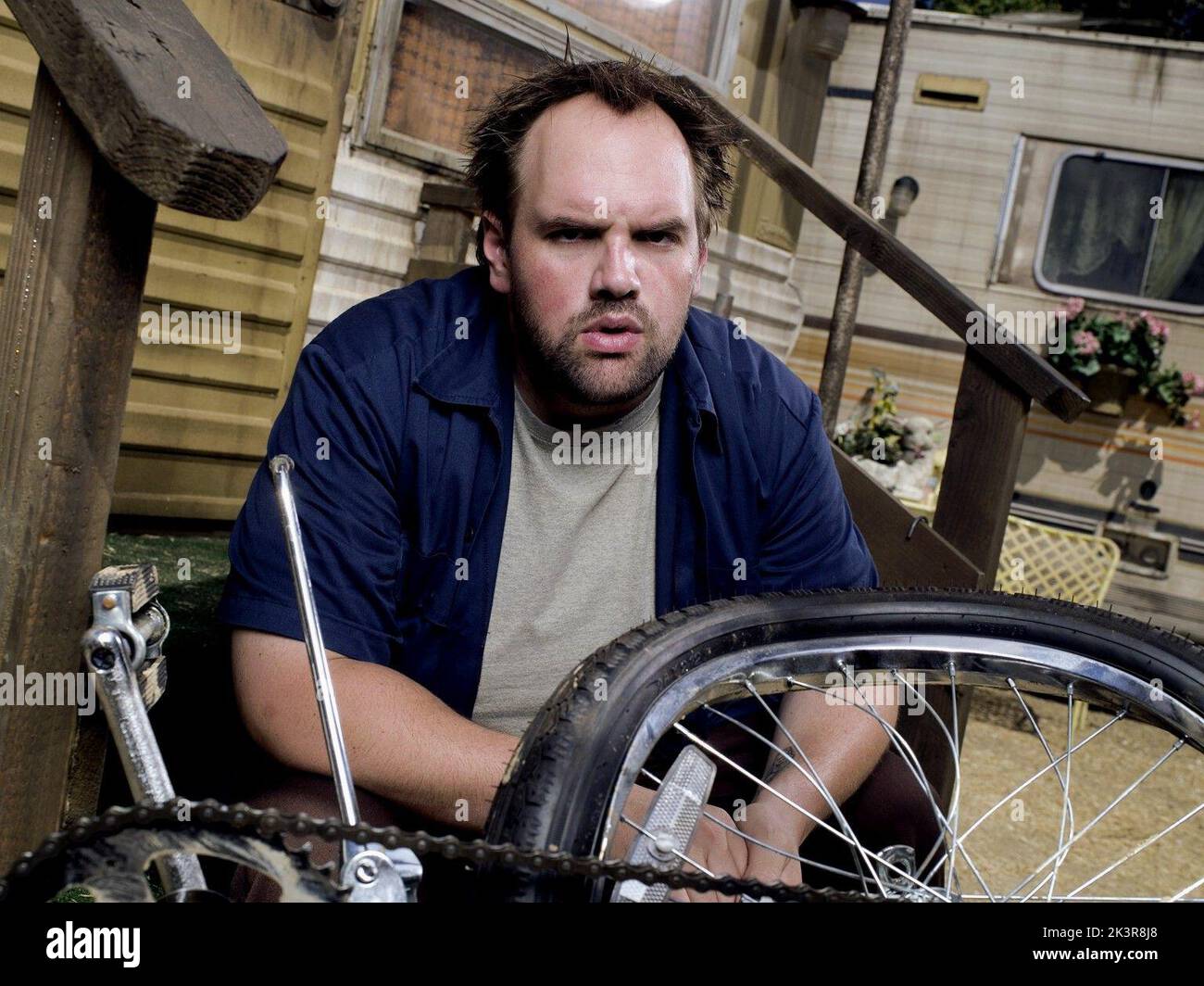 Ethan Suplee Television: My Name Is Earl (2005) Characters: Randy Hickey  Director: Marc Buckland 20 September 2005   **WARNING** This Photograph is for editorial use only and is the copyright of 20 CENTURY FOX TV and/or the Photographer assigned by the Film or Production Company and can only be reproduced by publications in conjunction with the promotion of the above Film. A Mandatory Credit To 20 CENTURY FOX TV is required. The Photographer should also be credited when known. No commercial use can be granted without written authority from the Film Company. Stock Photo