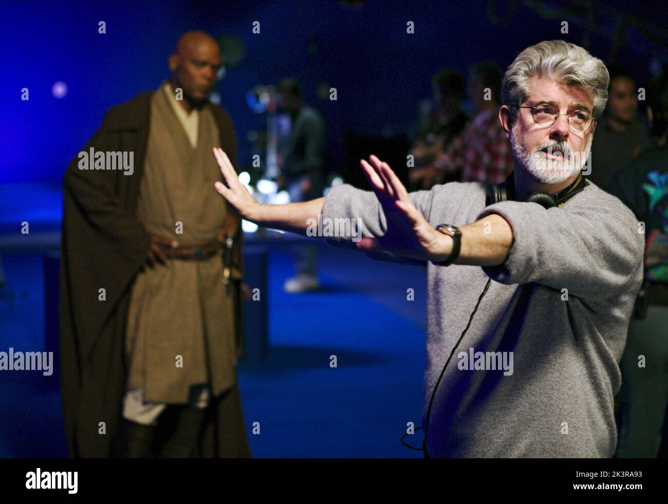 Samuel L. Jackson & George Lucas Film: Star Wars: Episode Iii - Revenge Of The Sith (USA 2005) Characters: Mace Windu & Baron Papanoida  Director: George Lucas 15 May 2005   **WARNING** This Photograph is for editorial use only and is the copyright of LUCASFILM and/or the Photographer assigned by the Film or Production Company and can only be reproduced by publications in conjunction with the promotion of the above Film. A Mandatory Credit To LUCASFILM is required. The Photographer should also be credited when known. No commercial use can be granted without written authority from the Film Comp Stock Photo