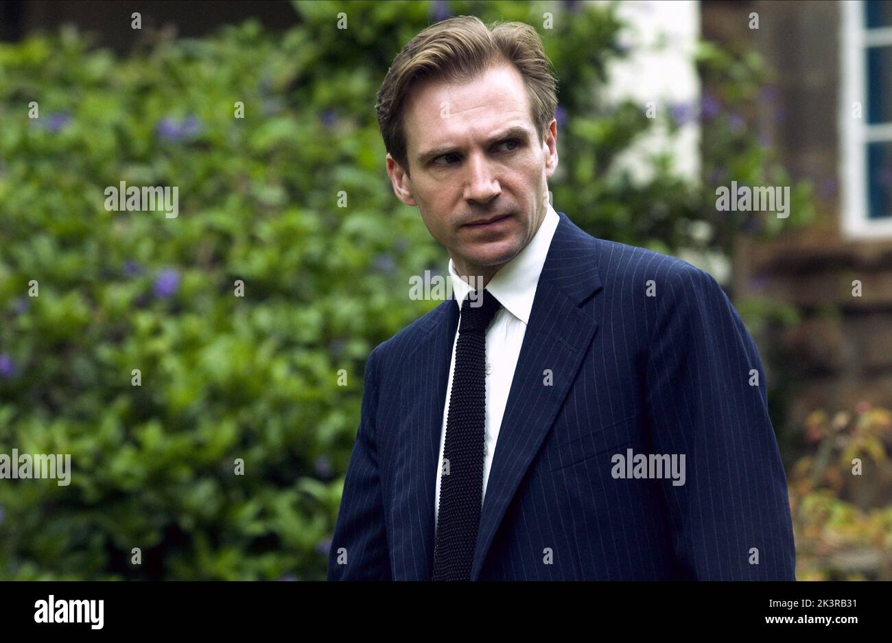 Ralph Fiennes Film: The Constant Gardener (UK/USA/DEU/CHN 2005) Characters: Justin Quayle  Director: Fernando Meirelles 31 August 2005   **WARNING** This Photograph is for editorial use only and is the copyright of FOCUS FEATURES and/or the Photographer assigned by the Film or Production Company and can only be reproduced by publications in conjunction with the promotion of the above Film. A Mandatory Credit To FOCUS FEATURES is required. The Photographer should also be credited when known. No commercial use can be granted without written authority from the Film Company. Stock Photo