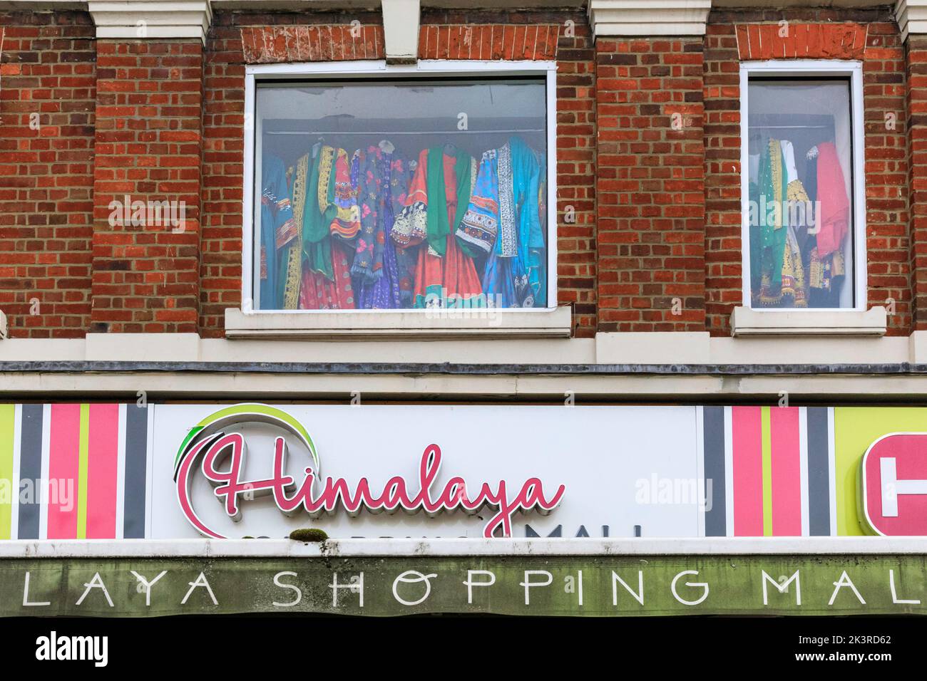 Himalaya Shopping Mall. Punjabi, Indian and Asian shops and people shopping in Southall High Street, Southall, West London, England, UK Stock Photo