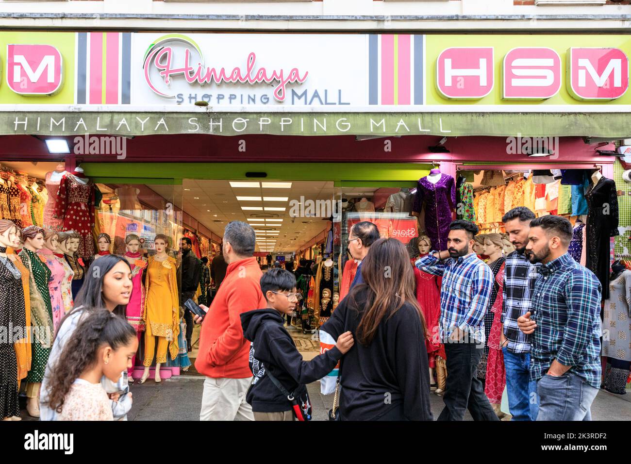 Himalaya Shopping Mall. Punjabi, Indian and Asian shops and people shopping in Southall High Street, Southall, West London, England, UK Stock Photo