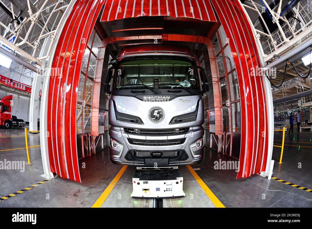 (220928) -- XI'AN, Sept. 28, 2022 (Xinhua) -- A heavy truck undergoes a test on the assembly line of the heavy truck capacity expansion project at the Shaanxi Automobile Holding Group in Xi'an, northwest China's Shaanxi Province, Sept. 27, 2022. Shaanxi Automobile Holding Group is a leading enterprise in equipment manufacturing in Shaanxi Province.   Since the beginning of this year, the overseas orders of Shaanxi Automobile have continued to grow. The heavy trucks produced here are exported to more than 130 countries and regions.    An expansion project is put into production recently to boos Stock Photo
