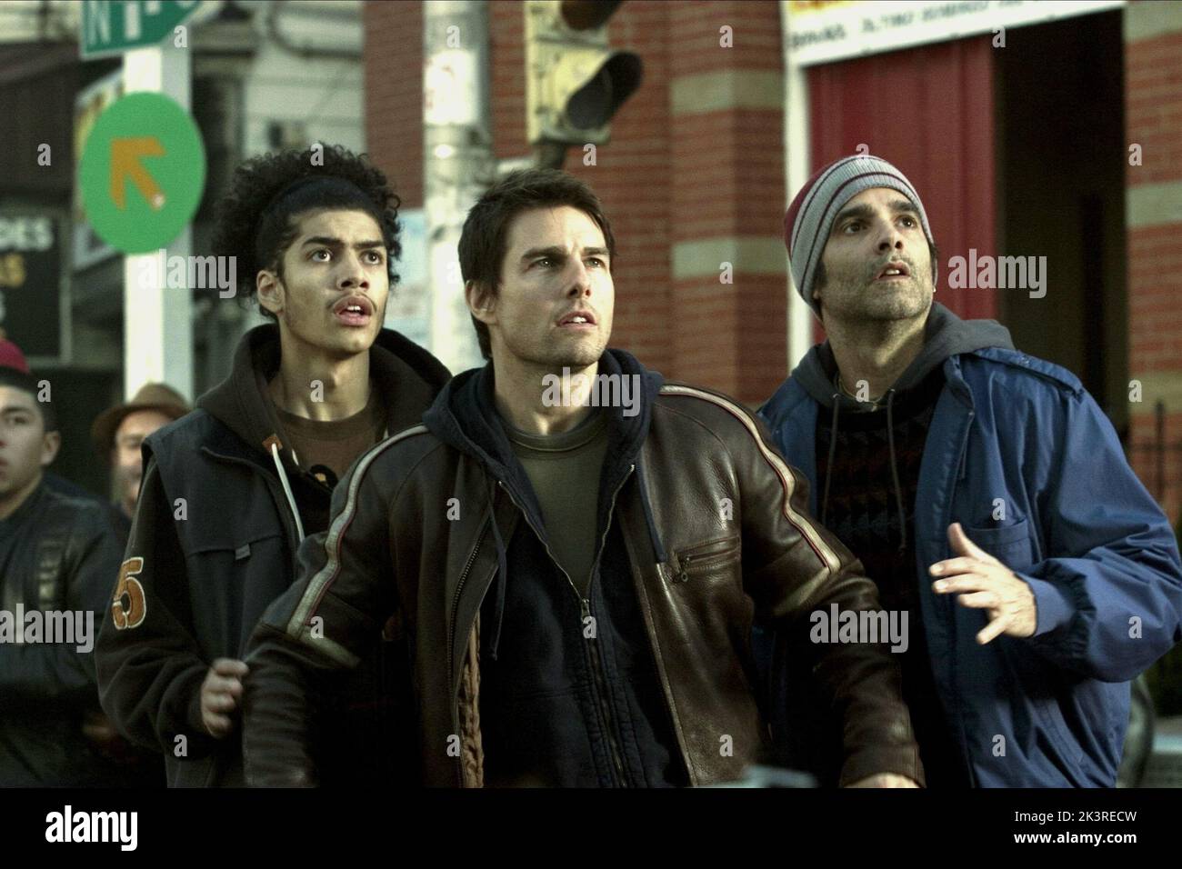 Ray Ferrier Rick Gonzalez & Tom Cruise Film: War Of The Worlds (USA 2005 ...