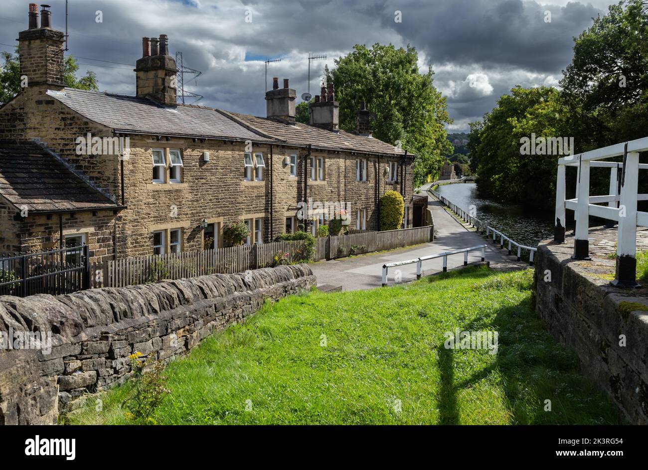 Dobson Lock Cottages next to the Leeds Liverpool Canal at Apperley Bridge, West Yorkshire. These former canal company cottages are Grade ll listed. Stock Photo
