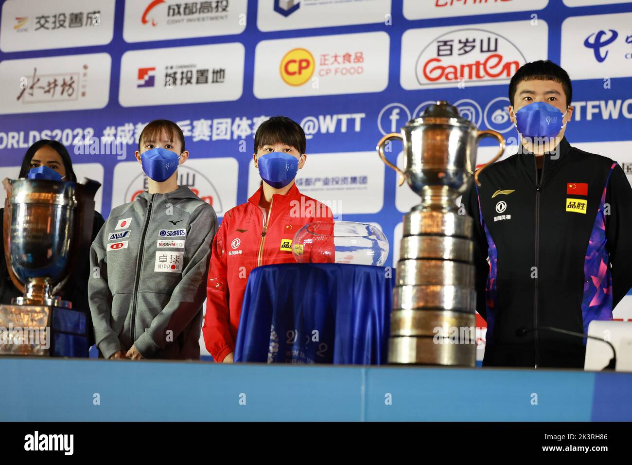 Chengdu, China's Sichuan Province. 28th Sep, 2022. Liang Jingkun and Chen Xingtong of China, Hayata Hina of Japan and Adriana Diaz of Puerto Rico (from R to L) pose for photos during the draw ceremony of the 2022 ITTF World Team Table Tennis Championships Finals in Chengdu, southwest China's Sichuan Province, Sept. 28, 2022. Credit: Liu Xu/Xinhua/Alamy Live News Stock Photo
