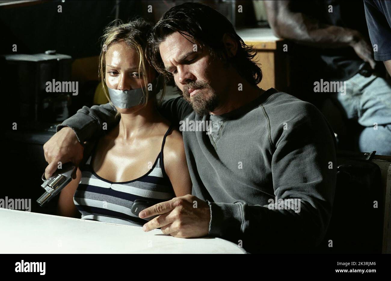 Jessica Alba & Josh Brolin Film: Into The Blue (USA 2005) Characters: Sam & Bates  Director: John Stockwell 30 September 2005   **WARNING** This Photograph is for editorial use only and is the copyright of MGM and/or the Photographer assigned by the Film or Production Company and can only be reproduced by publications in conjunction with the promotion of the above Film. A Mandatory Credit To MGM is required. The Photographer should also be credited when known. No commercial use can be granted without written authority from the Film Company. Stock Photo