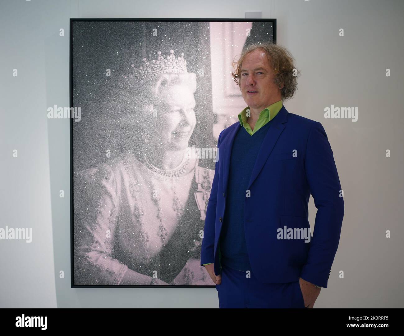 Artist Christian Furr poses next to Diamond Dust Queen, Rose - Artist's ...