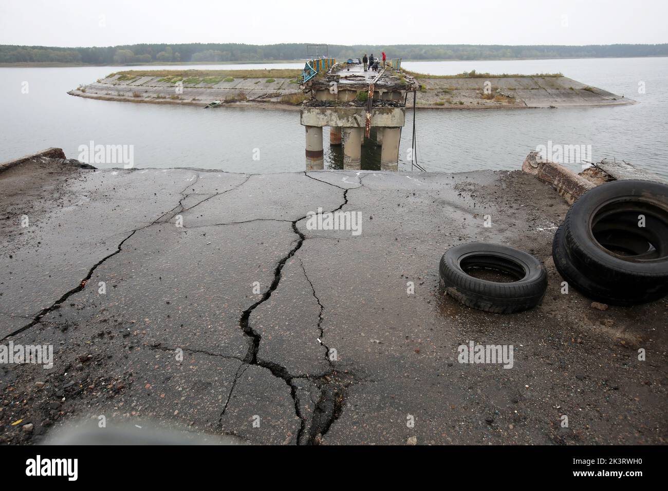 KHARKIV REGION, UKRAINE - SEPTEMBER 27, 2022 - The bridge across the Pechenihy Reservoir that was destroyed by Ukraine's Armed Forces to stop the adva Stock Photo