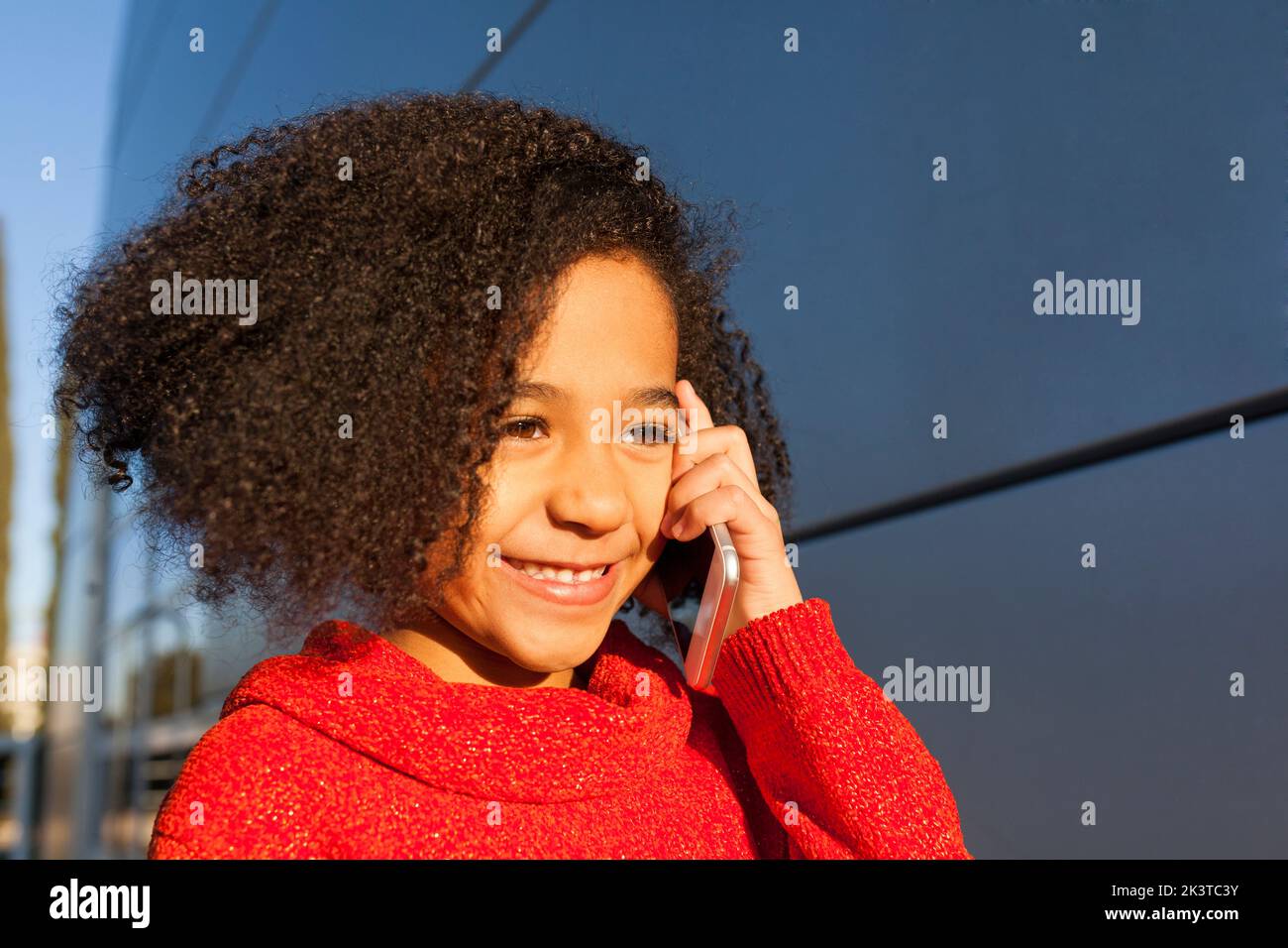 Black african teen girl using hi-res stock photography and images - Alamy