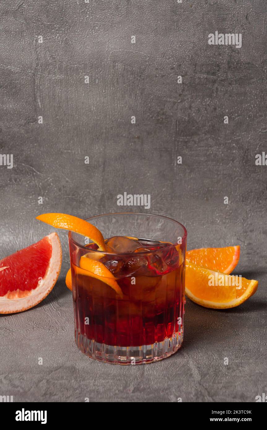 tasty negroni. Cocktail aperitif based on gin and vermouth Stock Photo Alamy