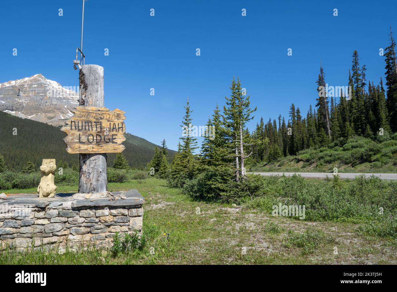 Alberta, Canada - July 12, 2022: Sign for the Simpsons Numti-Jah Lodge at Bow Lake Stock Photo