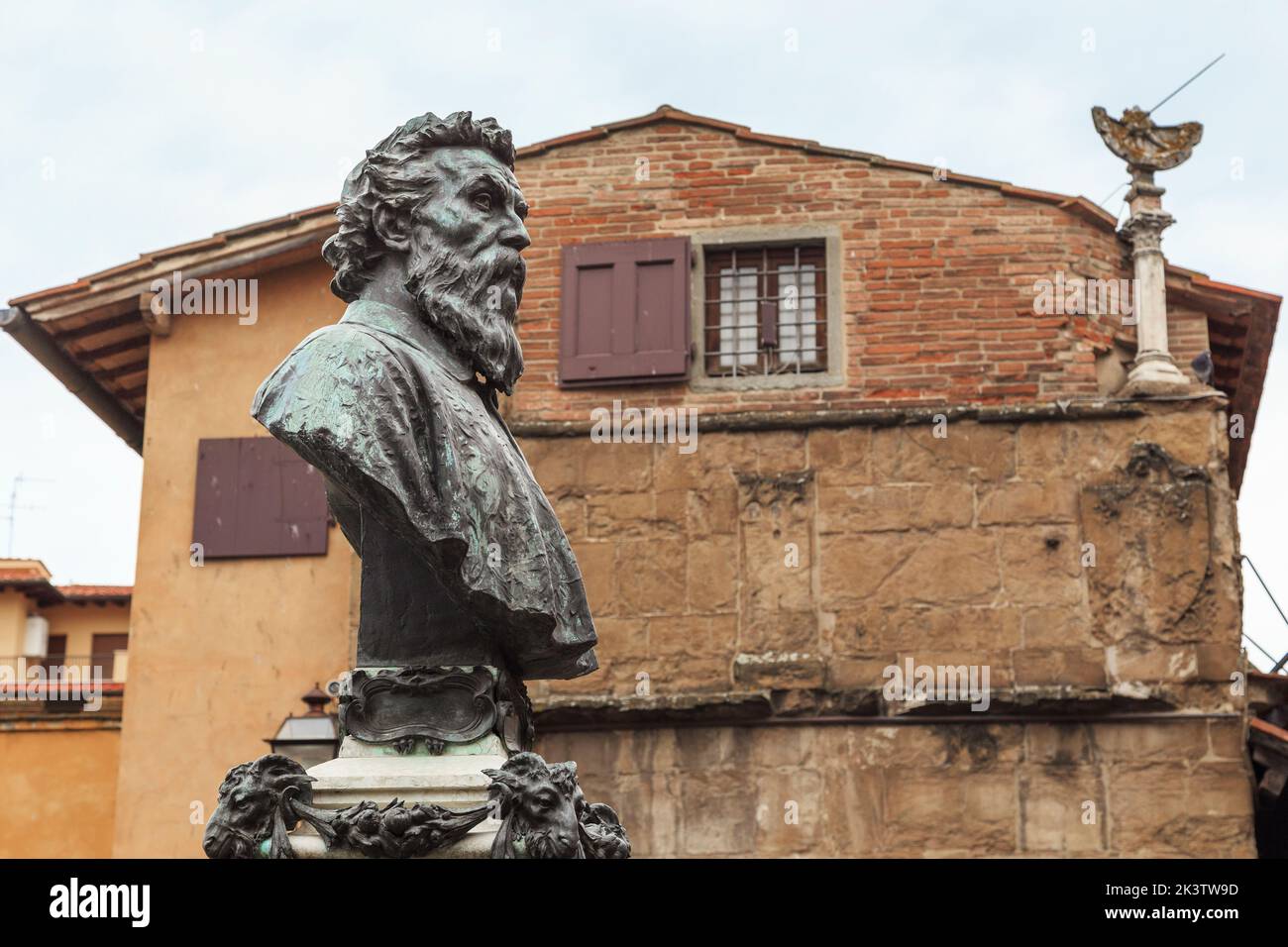 FLORENCE, ITALY - SEPTEMBER 13, 2018: This is a bust of Benvenuto Cellini on the Old Bridge (Ponte Vecchio). Stock Photo