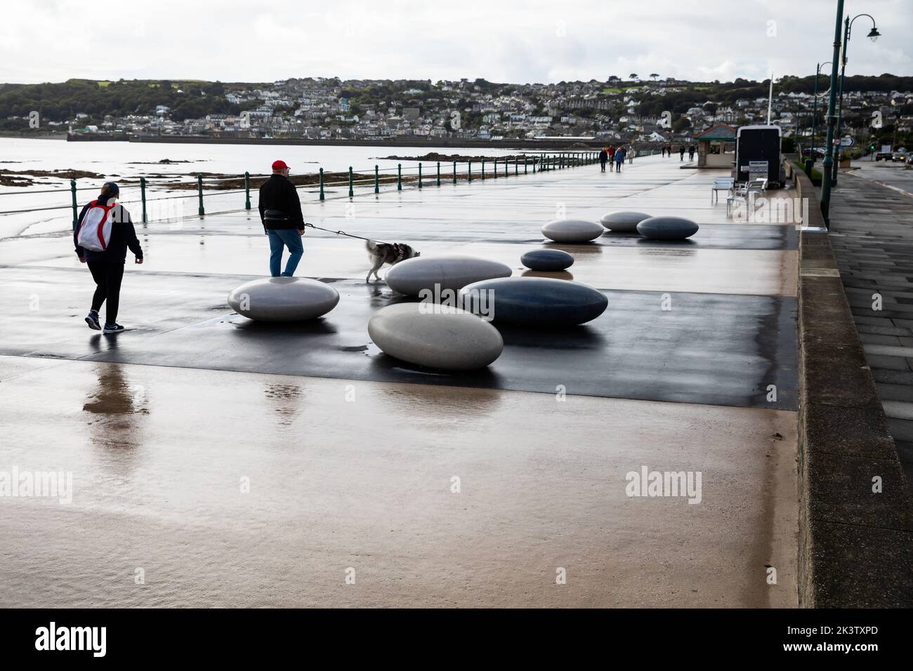 Penzance,Cornwall,28th September 2022,Despite the grey, cloudy dismal weather people strolled along the  promenade in Penzance, Cornwall. The temperature was only 12C with light rain showers and a moderate breeze, it is forecast to be dull and wet for the rest of the week.Credit: Keith Larby/Alamy Live News Stock Photo