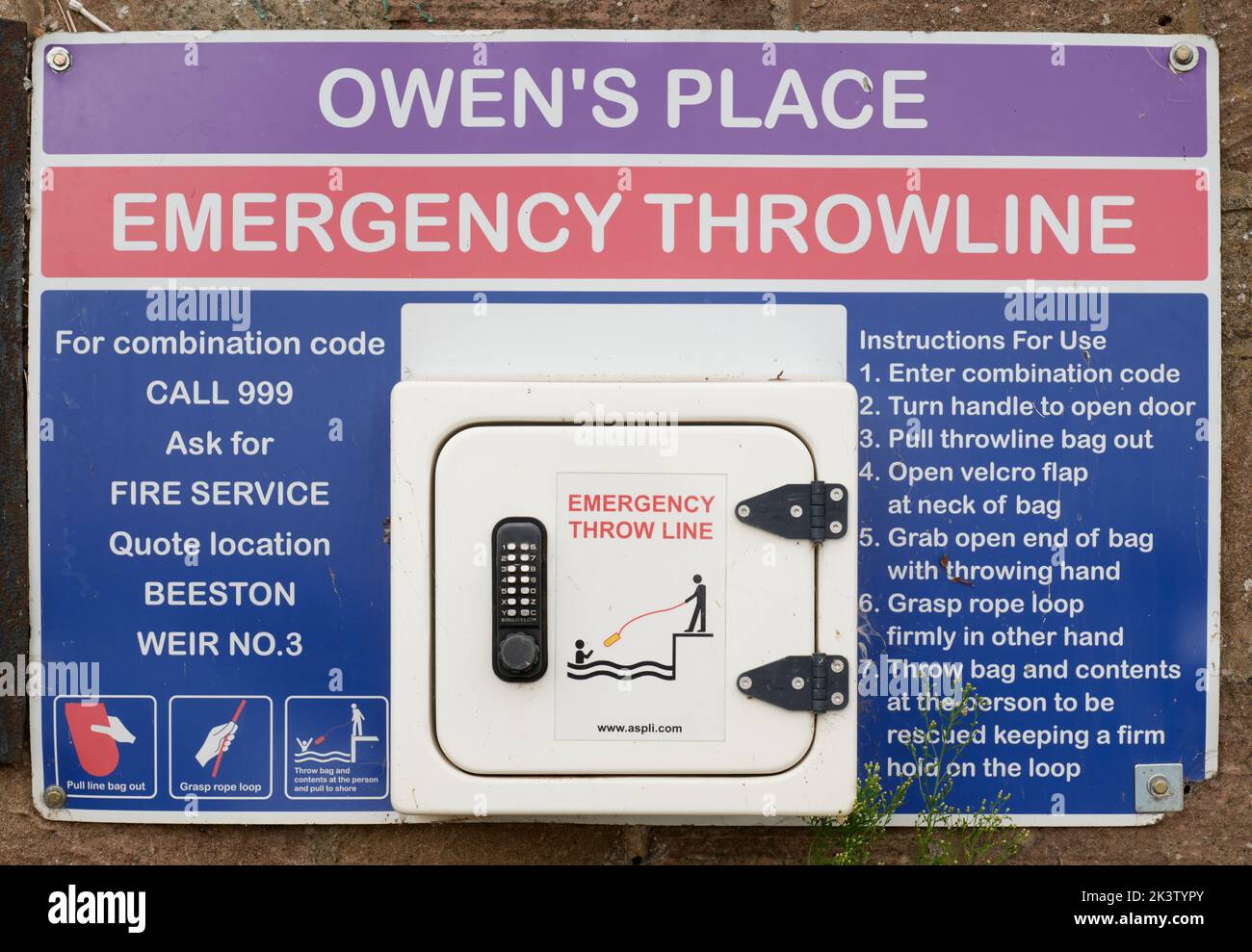 Emergeny throwline container and instructions at Owen's Place near Beeston Rylands Weir on River Trent Stock Photo