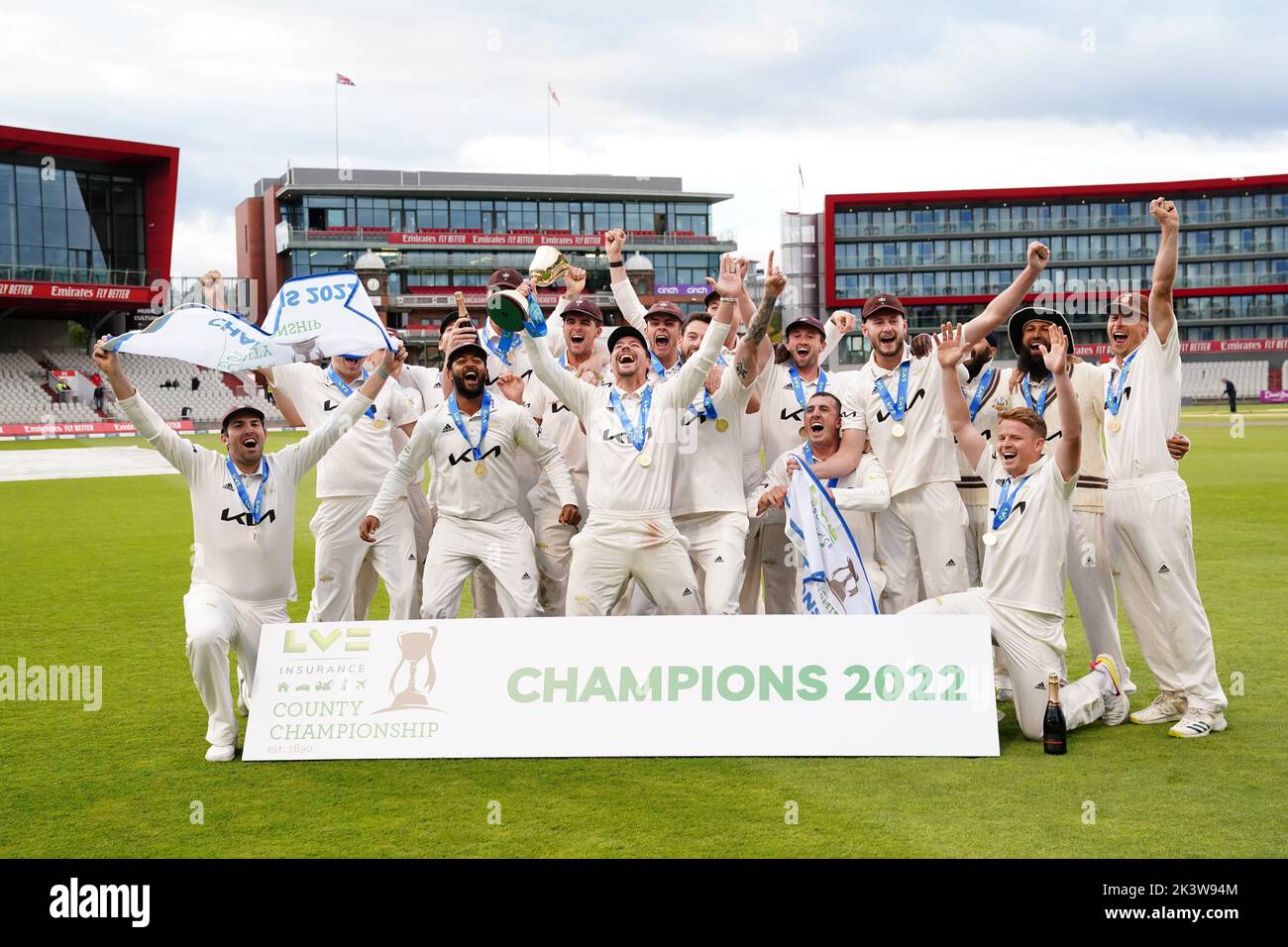 Lancashire players lift the trophy following day three of the LV= Insurance County Championship, Division one match at Emirates Old Trafford, Manchester. Picture date: Wednesday September 28, 2022. Stock Photo