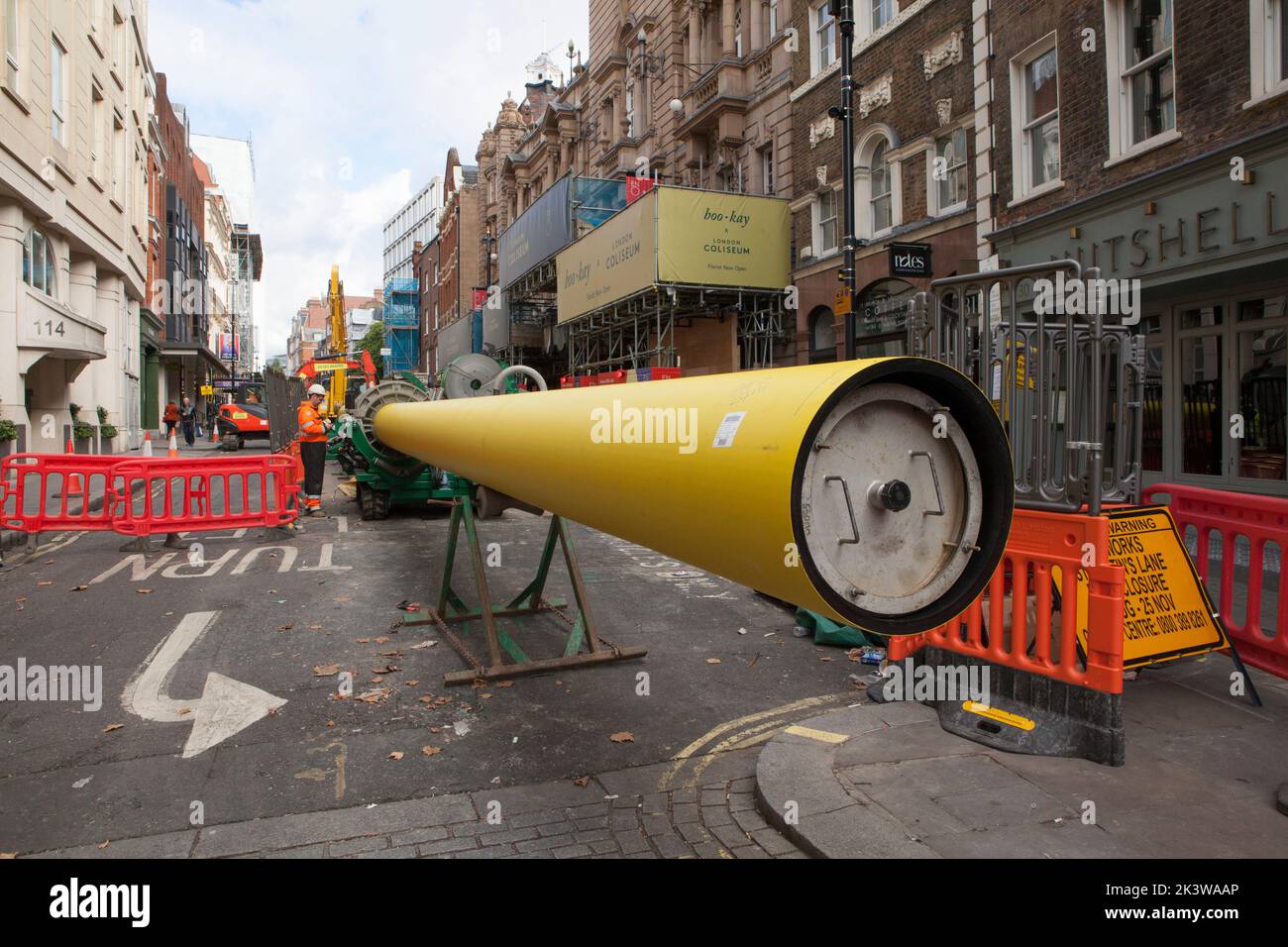 London, UK, 28 September 2022: Road works on St Martin's Lane where a gas main is being replaced. Anna Watson/Alamy Live News Stock Photo