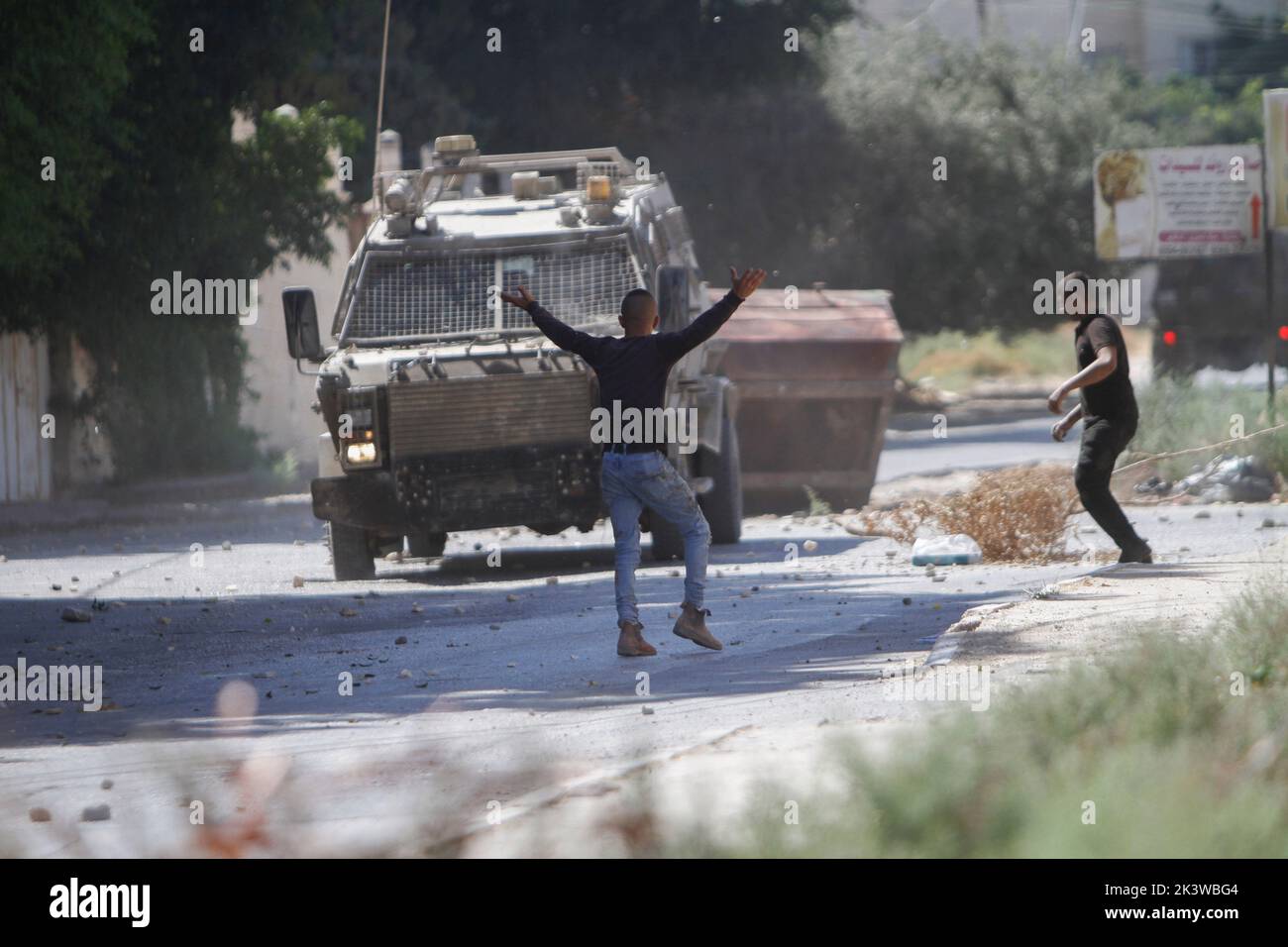 Jenin, Palestine. 28th Sep, 2022. Palestinian protesters throw stones at the Israeli army vehicles following a deadly raid in the city of Jenin in the occupied West Bank. The Israeli army bombed a house and killed 4 Palestinians, wounding dozens during this deadly raid. Credit: SOPA Images Limited/Alamy Live News Stock Photo