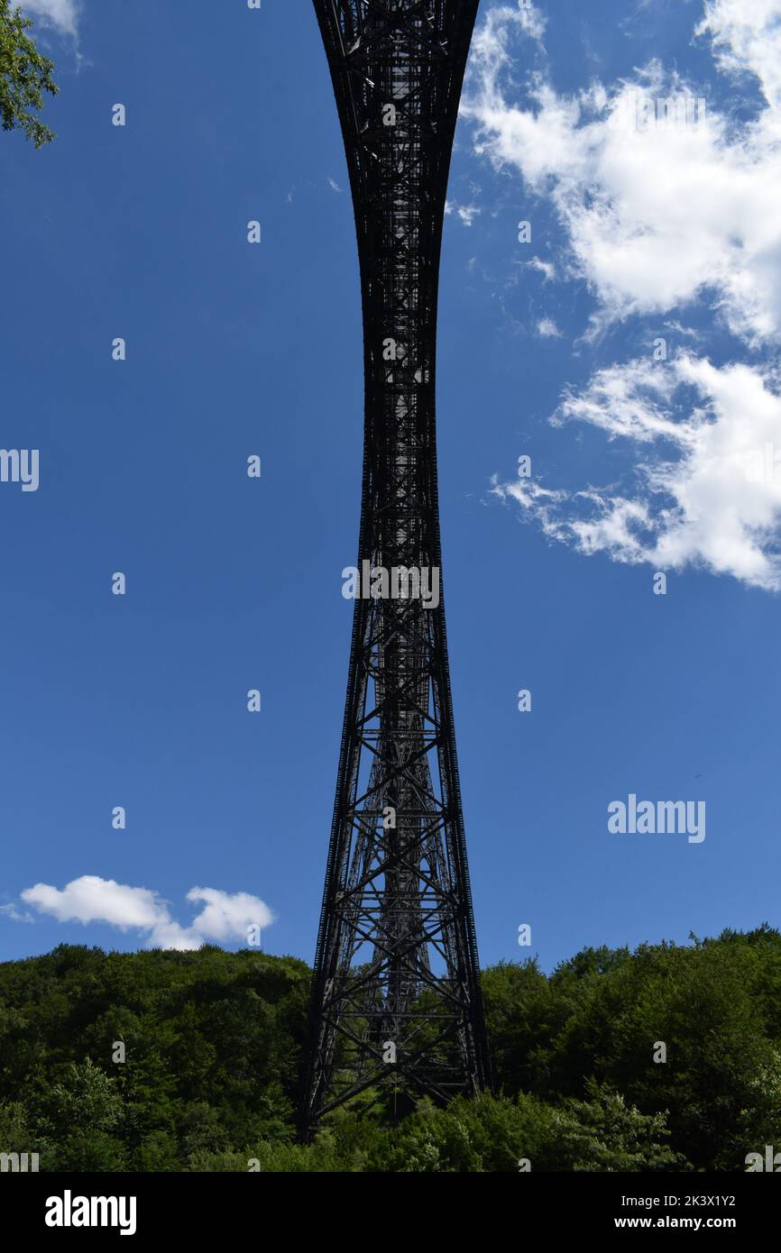 Greenery metal hi-res stock photography and images - Alamy