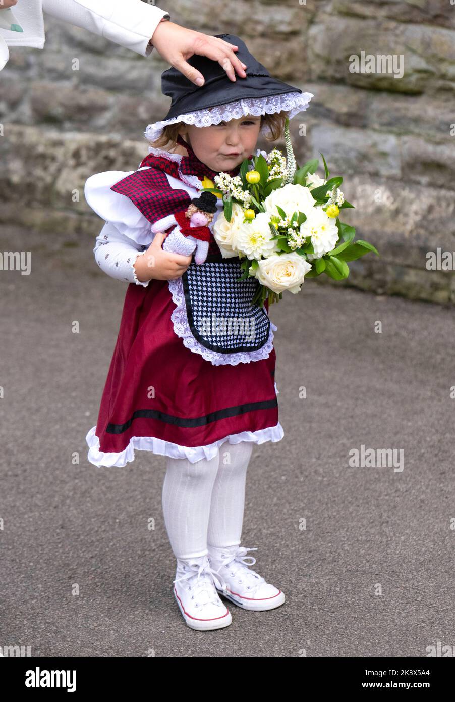 Swansea, Wales, UK. 27 September, 2022.   Two-year-old Charlotte Bunting waits to present a posy of flowers to the Duchess of Cambridge at St Thomas C Stock Photo